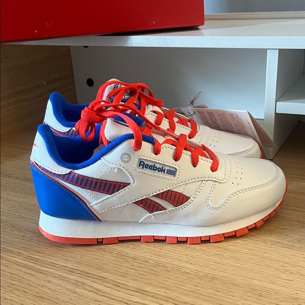 Reebok Kids Classic Leather Step N' Flash 2.0 Sneaker Size 2